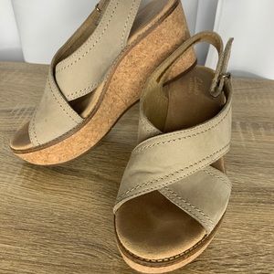 Clarks Artisan Leather Wedges Light Brown  Shoes Women's 7
